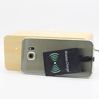 Fantastische nieuwe snelle draadloze mobiele oplader met LED-verlichting, spraakbesturing, houten tafelklok, slimme wekker