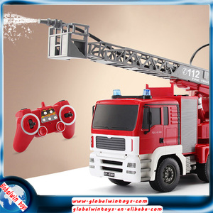 1:20 2.4 GHz rc camion de pompiers avec simulational arrosage et <span class=keywords><strong>son</strong></span> et lumière et travail station 660-degree rotation - Product Image 1