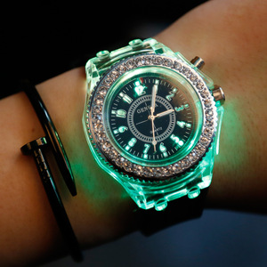 Relojes de Marca Geneva para Hombre, Esfera Grande, Moda, Luminoso, Correa de Silicona LED, Diseño de Diamantes, Reloj de Cuarzo Deportivo para Mujer, Alta Calidad - Product Image 1