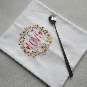 Weiße Handgefertigte 100% Baumwoll-Tischserviette mit Stickerei - Product Image 6
