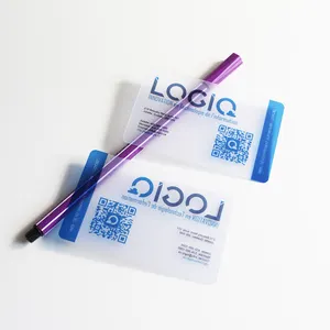 بطاقة أعمال ملونة شفافة مصنوعة من مادة البولي فينيل كلوريد غير لامعة ومطلية وبطاقة من البلاستيك الشفاف