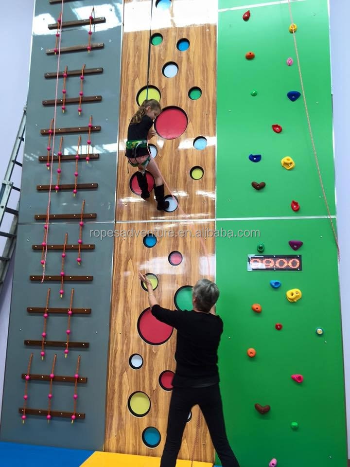 Sfondio Della Parete Di Bouldering Per La Pratica Dell'arrampicata Su - Foto 12