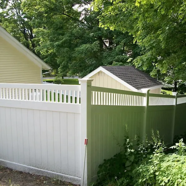 Privace Pvcสีขาวความเป็นส่วนตัวรั้วและประตูสำหรับลานบ้านสวน