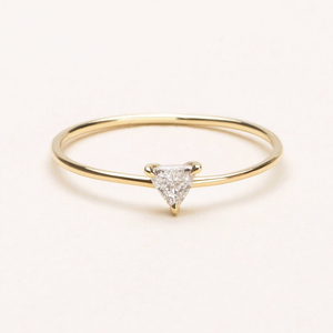Anello <span class=keywords><strong>di</strong></span> Fidanzamento Sottile e Semplice in Oro Giallo 18K con Pietra Triangolare, Regalo per Damigella - Product Image 1