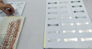 Combi <span class=keywords><strong>Deux</strong></span> RFID puce dans <span class=keywords><strong>un</strong></span> Auto-adhésif À Double Fréquence RFID Autocollant Étiquettes - Product Image 2