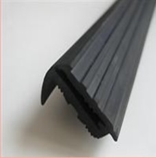 <span class=keywords><strong>Bande</strong></span> <span class=keywords><strong>antidérapante</strong></span> en PVC pour le nez des escaliers - Product Image 3