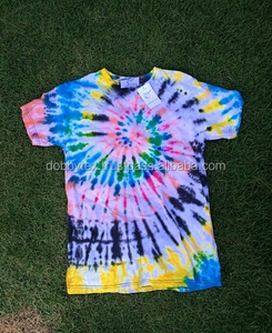 Thai Tie Dye T-shirt fait à la main Unique, coloré et de haute qualité Original de Dobbytex Thaïlande 100% coton Pantalon décontracté T-shirt - Product Image 1