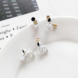 Único diseño de dibujos animados lindo astronauta astronautas estrella pendientes - Product Image 3