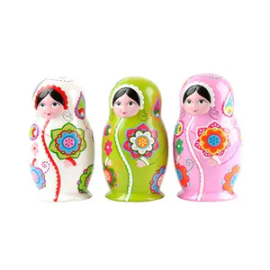 Bonecas matryoshka de cerâmica da pequena beleza russa