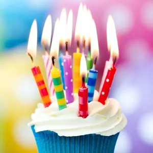 थोक पार्टी रंगीन खुश जन्मदिन मोमबत्तियाँ जन्मदिन का केक जन्मदिन मोमबत्तियाँ