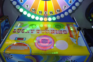 NQT-F01 De Noël <span class=keywords><strong>promotion</strong></span> Chaude Roue monnayeur loterie <span class=keywords><strong>billet</strong></span> de rachat distributeur automatique de jeu pour enfants - Product Image 4