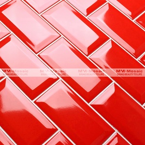 Liquidation de stock : Carreaux de céramique muraux rouges 3x6 à bords biseautés, style métro, pour crédence de cuisine – En vente - Product Image 3