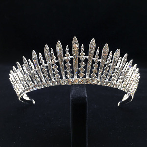 <span class=keywords><strong>มงกุฎ</strong></span>ควีนเอลิ<span class=keywords><strong>ซา</strong></span><span class=keywords><strong>เบ</strong></span><span class=keywords><strong>ธ</strong></span> <span class=keywords><strong>มงกุฎ</strong></span>เงินประดับเพชรเทียม ที่คาดผมเจ้าสาวงานแต่งงาน - Product Image 1