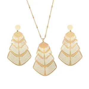 63234 Xuping Fashion 18k gold jewellery dubai, Metal Pendant Earring Jewelry Set Charming Gold Jewelry Set