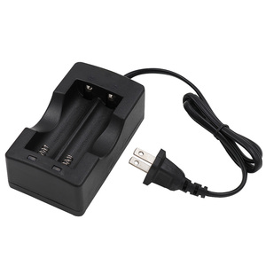 Caricabatterie <span class=keywords><strong>18650</strong></span> AC 110V 220V Doppio per <span class=keywords><strong>Batterie</strong></span> <span class=keywords><strong>18650</strong></span> 3.7V Ricaricabili agli Ioni di Litio con Spina EU/US - Product Image 1