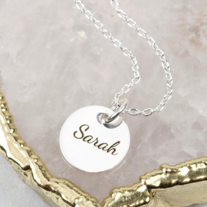 Collar personalizado de acero inoxidable chapado en oro de 18K para niñas, joyería personalizada con diferentes formas geométricas grabadas, nombre, mejor amiga - Product Image 5