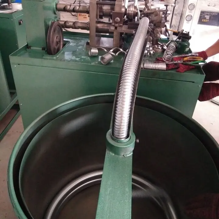 Máquina de fabricação de tubulação flexível, líquido apertado, máquina/tubo de metal flexível formada/em aço, máquina elétrica de fabricação