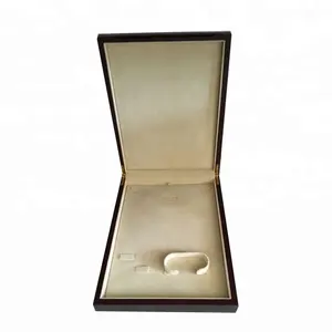 Offre Spéciale nouvelle conception de luxe personnalisé boîte à bijoux en bois avec gravure laser logo