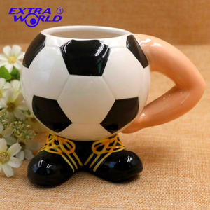 Venta superior de cerámica en forma de fútbol taza divertida taza fabricante de China - Product Image 1