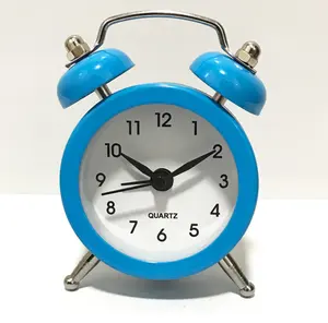 Despertador de mesa barato para cama, mini relógio analógico pequeno de metal colorido bonito do gêmeo para cama