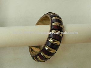 Bracelets de résine avec l'affichage en laiton de costume d'incrustation disponible dans toutes les couleurs - Product Image 2