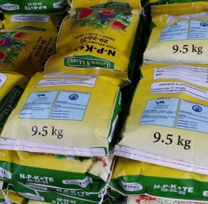Agua lleno soluble fertilizants/NPK 20-20-20/fertilizantes foliares - Product Image 1