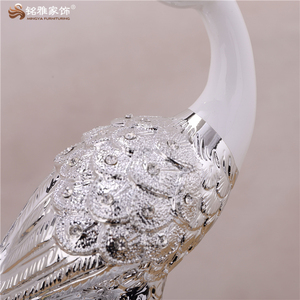 Figura Decorativa de Animal de Resina para Interiores de Hotel u Hogar, Elegante Figura de Pavo Real en Venta - Product Image 3