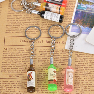 <span class=keywords><strong>Portachiavi</strong></span> con ciondolo <span class=keywords><strong>portachiavi</strong></span> per auto di alta qualità collegato a una mini bottiglia di birra all'ingrosso - Product Image 3