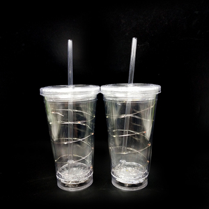 Vaso de Plástico de Doble Pared con Diseño Personalizado para Fiestas, con Luces LED, Tapa y Pajita - Product Image 4