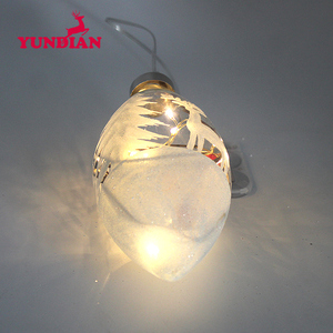 Fabrik handgemalte Oliven form große hängende Weihnachts glaskugel kugel führte Beleuchtung Glas verzierung mit roten Beeren im Inneren - Product Image 5
