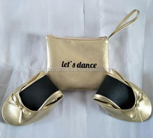 Bonitos zapatos <span class=keywords><strong>de</strong></span> regalo <span class=keywords><strong>de</strong></span> boda dorados, planos <span class=keywords><strong>de</strong></span> ballet plegables <span class=keywords><strong>baratos</strong></span> con bolsa a juego con logotipo privado - Product Image 1