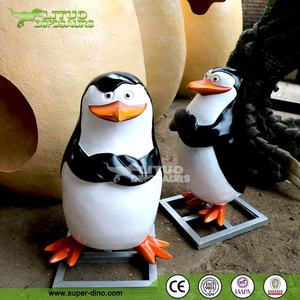 Sculpture en fibre de verre de pingouin d'Ankare, <span class=keywords><strong>Madagascar</strong></span> - Product Image 3