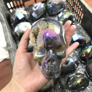 Baru Kedatangan Ukiran Tangan Rainbow Aura Kuarsa Batu Akik Geode Kristal Tengkorak untuk Dijual