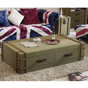 Richards' vintage. steamer en cuir de vachette tronc. table basse - Product Image 1