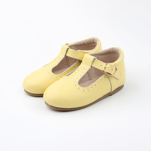 Mocassini Gialli Impermeabili in Vera Pelle con Cinturini a T per Bambina - Product Image 2