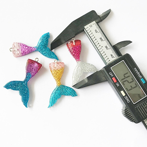 Resina personalità Forma di coda di Pesce Su Ordinazione Lucido Dei Pendenti di Fascini per Monili che fanno - Product Image 2