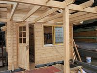Wasserdichtes Holzblockhaus Vorgefertigtes Motorhaus Carport mit Stahlbasis und Rädern für Lager- und Werkstattnutzung