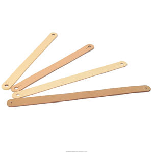 Manta curtida personalizada, asas de correa de cuero con borde quemado - Product Image 1