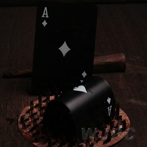 Cartes à jouer en plastique noir personnalisées, cartes <span class=keywords><strong>de</strong></span> <span class=keywords><strong>poker</strong></span> en gros, type normal en plastique 63*88mm/57*87 ou boîte en papier <span class=keywords><strong>de</strong></span> taille personnalisée - Product Image 4