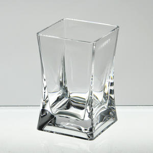 แก้วน้ำพลาสติกทรงสี่เหลี่ยมเรียบง่ายสำหรับห้องน้ำ - Product Image 1