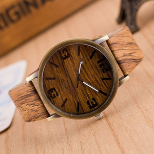 Orologi <span class=keywords><strong>da</strong></span> <span class=keywords><strong>Polso</strong></span> Unisex <span class=keywords><strong>in</strong></span> Stile <span class=keywords><strong>Legno</strong></span> Simulato con Cinturino <span class=keywords><strong>in</strong></span> Pelle, Movimento al Quarzo, Disponibili <span class=keywords><strong>in</strong></span> 6 Colori - Product Image 2