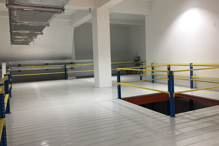 Plate-Forme en acier Pour Adapté Aux Besoins Du Client De Stockage D'entrepôt En Métal