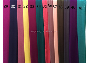 ฮิญาบแบบคลาสสิกที่สวยงามของสหราชอาณาจักรผ้าพันคอผ้าแคชเมียร์สีพื้นสำหรับผู้หญิงขายส่งมีให้เลือก41สี - Product Image 6