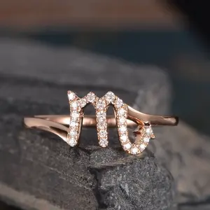 草石个性字母M造型镶嵌白色锆石蓝宝石时尚女性订婚戒指