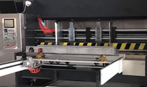 Cartón corrugado plomo borde alimentación impresora flexográfica con cortador de la máquina de impresión flexográfica - Product Image 2