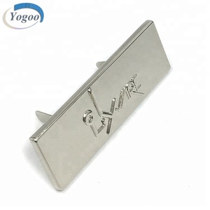 Hình Chữ Nhật Tên Thương Hiệu Ánh Sáng Vàng Tấm Kim Loại Tùy Chỉnh Túi Xách Logo Nhãn Tag Cho Túi Sử Dụng - Product Image 3