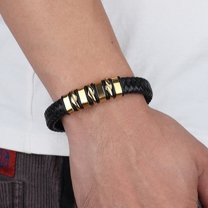 Nouveau <span class=keywords><strong>Bracelet</strong></span> Tressé <span class=keywords><strong>en</strong></span> <span class=keywords><strong>Cuir</strong></span> Véritable de <span class=keywords><strong>Luxe</strong></span> pour Hommes, Motif Géométrique, avec Breloque <span class=keywords><strong>en</strong></span> Acier Inoxydable Doré de Haute Qualité, Idéal comme Cadeau - Product Image 6