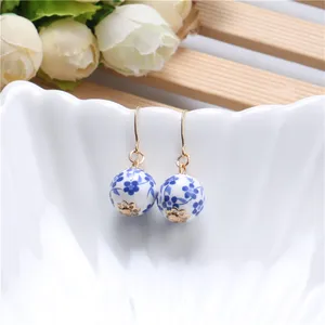 Pendientes de gancho de cerámica de porcelana azul y blanca de recuerdo de joyería China