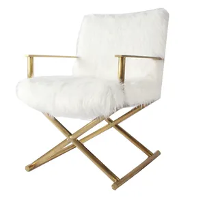 现代风格白色毛皮坐垫不锈钢闪亮的黄金接收臂休闲椅