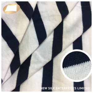 Tela de punto jersey sencillo a rayas teñida con hilo blanco y negro, 100% rayón, 30s, para camisa a rayas - Product Image 4